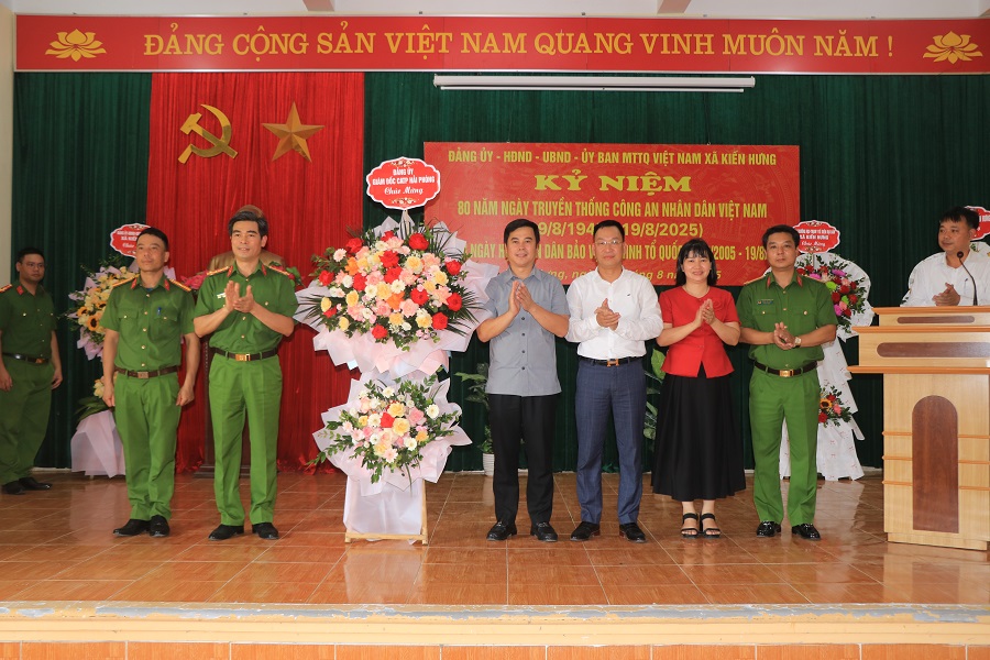 Xã Kiến Hưng: Kỷ niệm 80 năm Ngày truyền thống CAND Việt Nam, 20 năm Ngày hội toàn dân bảo vệ ANTQ